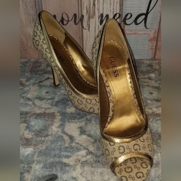 Classic color guess heels - Picture 2 of 3